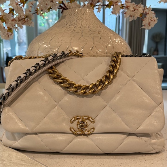 Chanel 19 maxi flap bag - Picture 1 of 1
